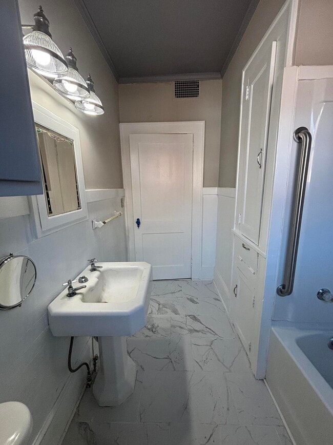 Building Photo - 41 W Charlotte Ave