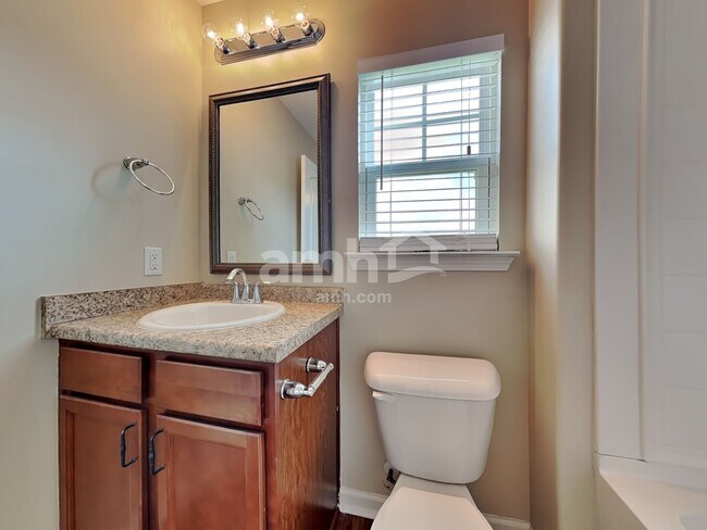 Building Photo - 3 Invierno Lake Dr