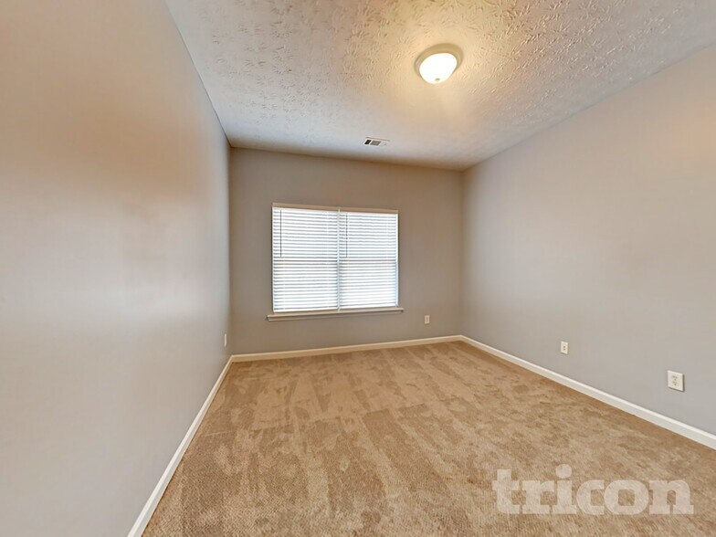 Building Photo - 422 Norton Xing