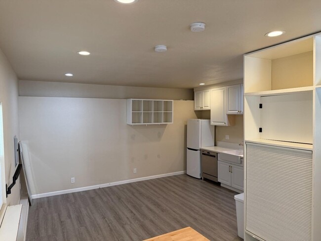 Building Photo - 32 Cambridge St