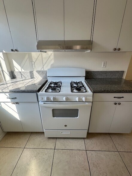 Building Photo - 3333 Pepper Ave