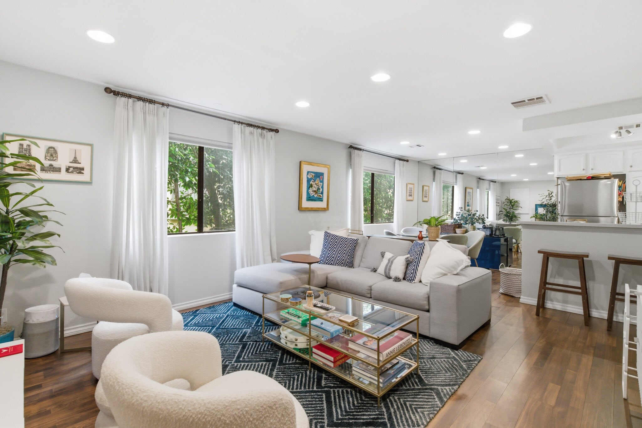 Building Photo - 839 S Holt Ave