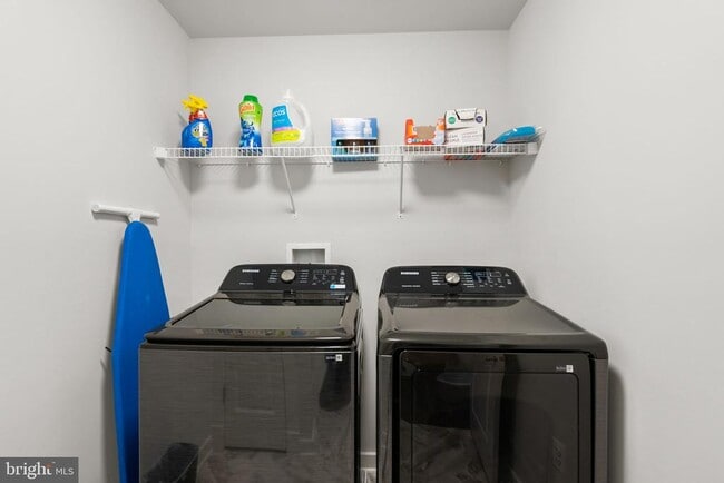 Building Photo - 619 Glenn Lk Dr