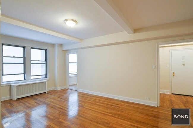 Primary Photo - 301 E 38th St