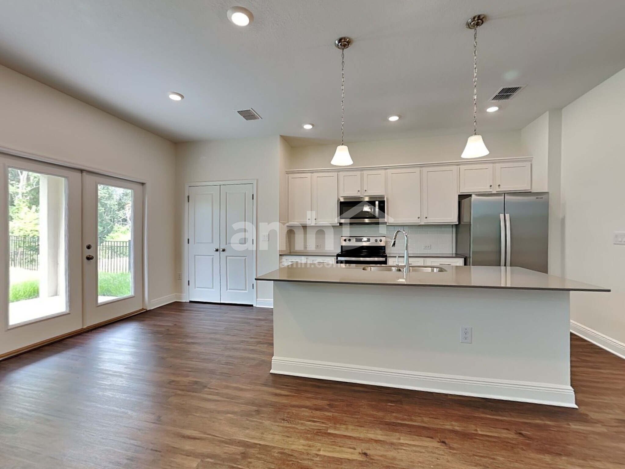 Building Photo - 27264 St Andrews Ave