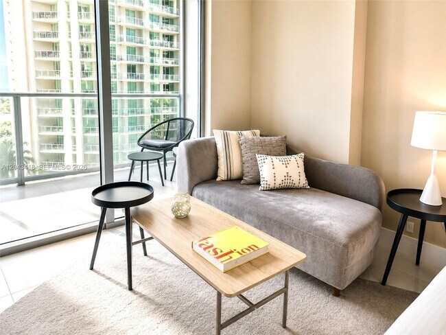Building Photo - 1300 Brickell Bay Dr