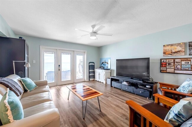 Building Photo - 4768 Coquina Key Dr SE