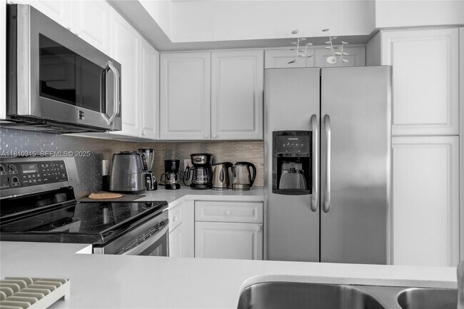 Building Photo - 19901 E Country Club Dr