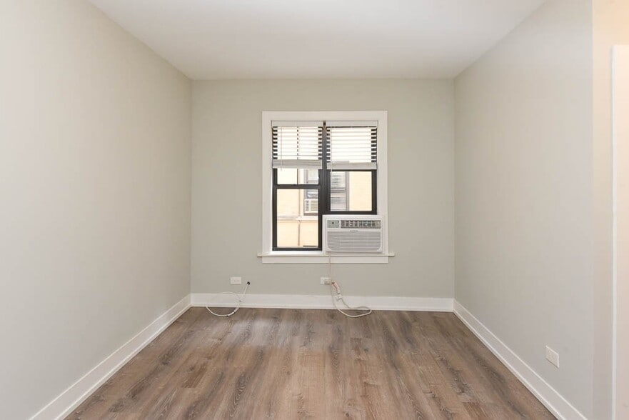 Building Photo - 436 W Belden Ave