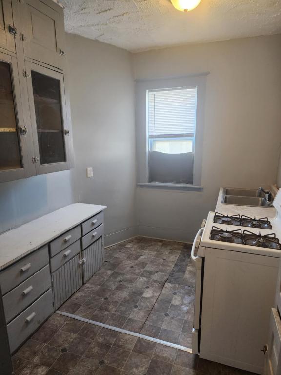 Building Photo - 221 1/2 W Exchange St, apt 2r-Apt2R - 221 1/2 W Exchange