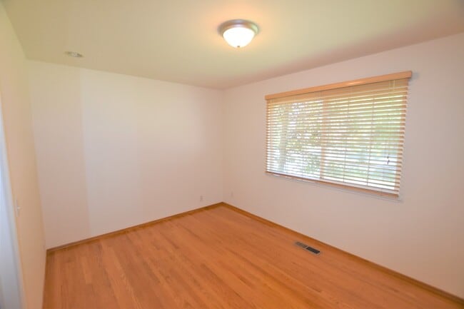 Building Photo - Beautiful 1,396 square foot home situated in the desirable Noddin Neighborhood