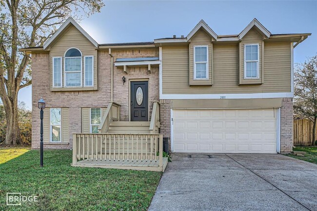 Primary Photo - 2801 Custer Dr