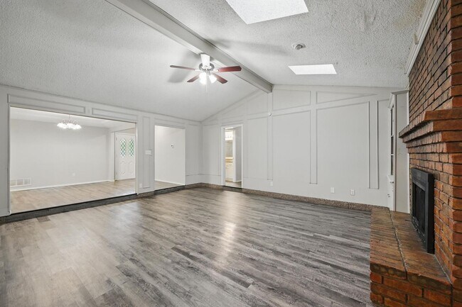 Building Photo - Charming Updated Home Near DFW Airport | 3...
