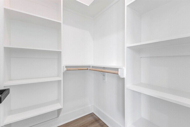 Building Photo - 112 Luetta St