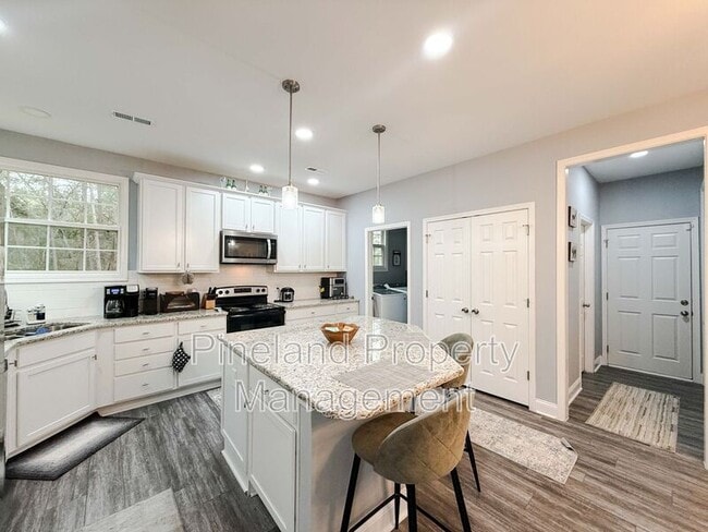 Building Photo - 7019 Laurinburg Rd