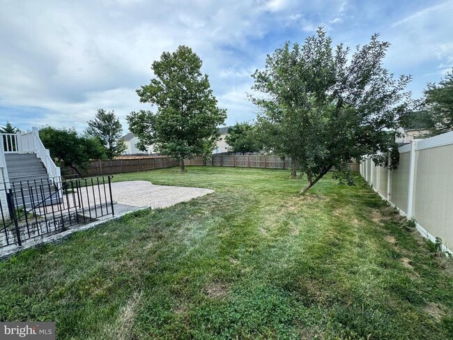 Building Photo - 105 Fredericksburg Dr