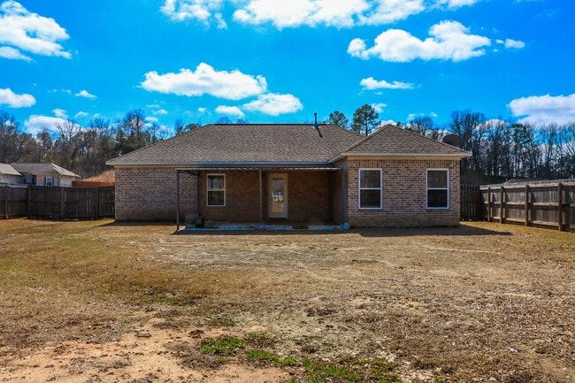 Building Photo - Family Home in Shelbi Place Available June 2026