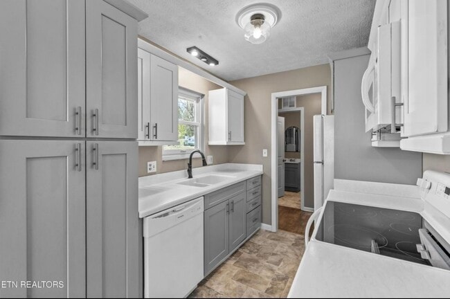 Building Photo - 105 Audubon Rd
