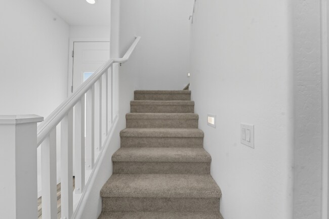 Building Photo - Like Brand New Luxurious Modern 3 Bedroom 2 Bath Townhome in Warner Meadow – Rare Rental Opportun...
