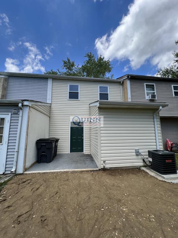 Building Photo - 13 Maple Ct