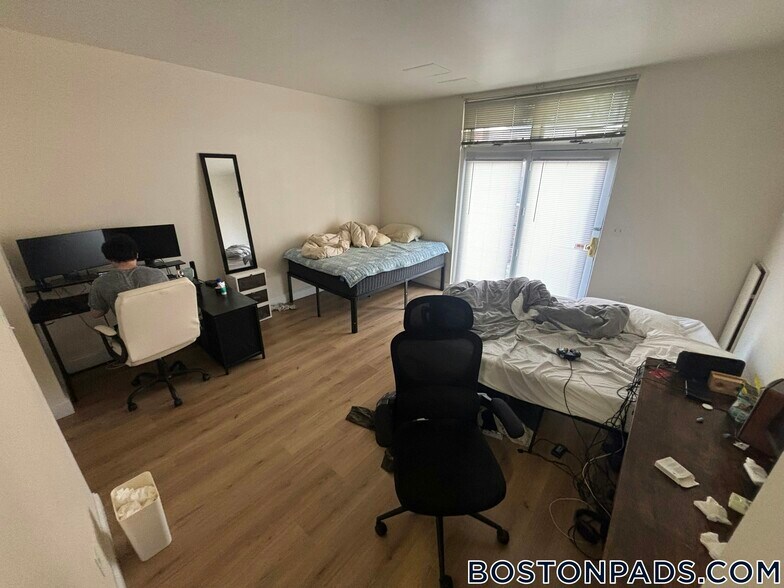 Building Photo - 801 Tremont St