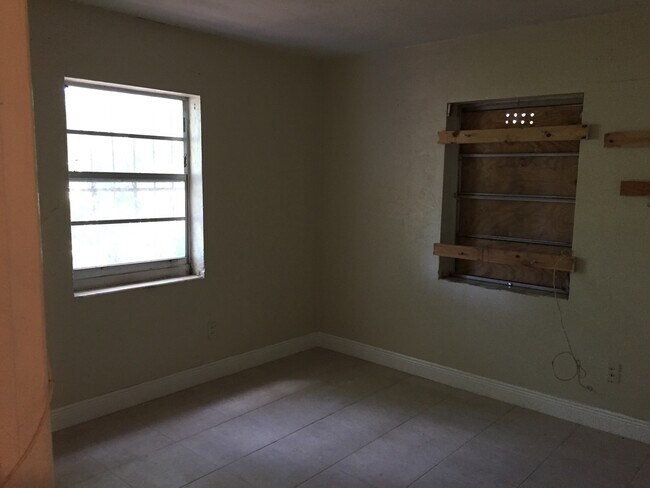 Building Photo - Large 3-2 with a carport