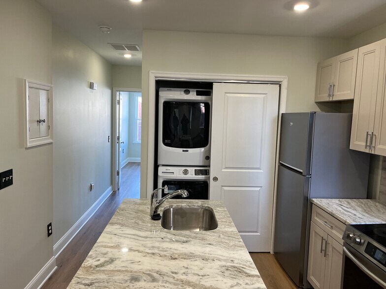 Unit 2 - 6034 Walton Ave