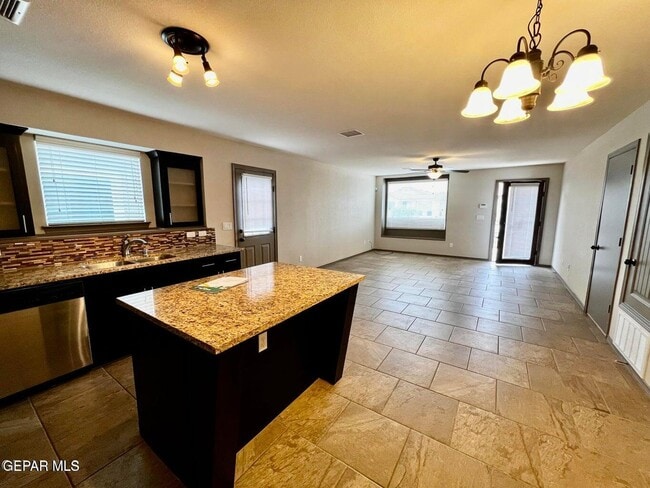 Building Photo - 12777 Tre Maximiliano Ave