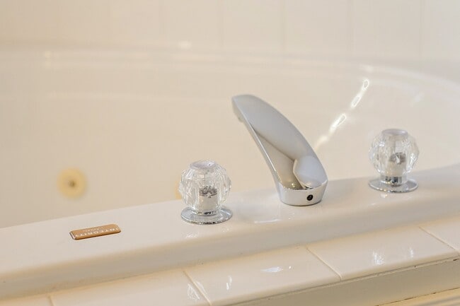 Building Photo - Gorgeous 4 Bedroom home in Blue Valley Schools