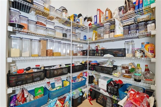 Building Photo - 415 Oakleigh Ave