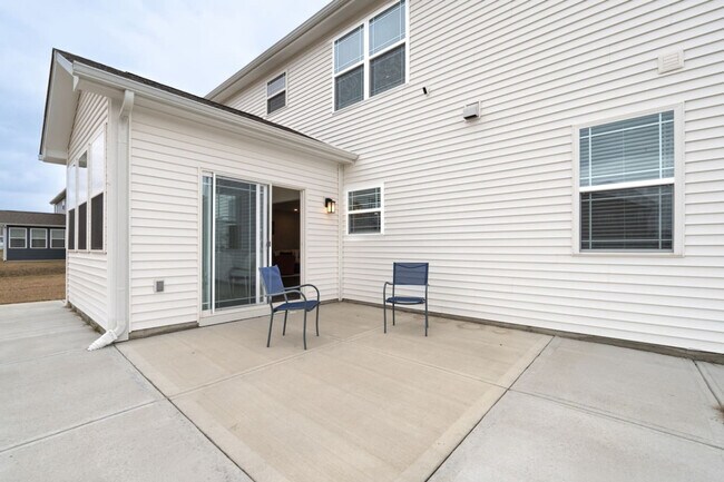 Building Photo - 2396 Pinehurst Dr