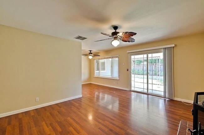 Building Photo - Sharp 3 Bedroom 2 Bath Single Family Home in Desirable Blossom Valley Neighborhood