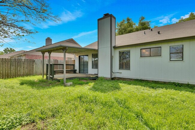 Building Photo - 2104 Agarita Trail