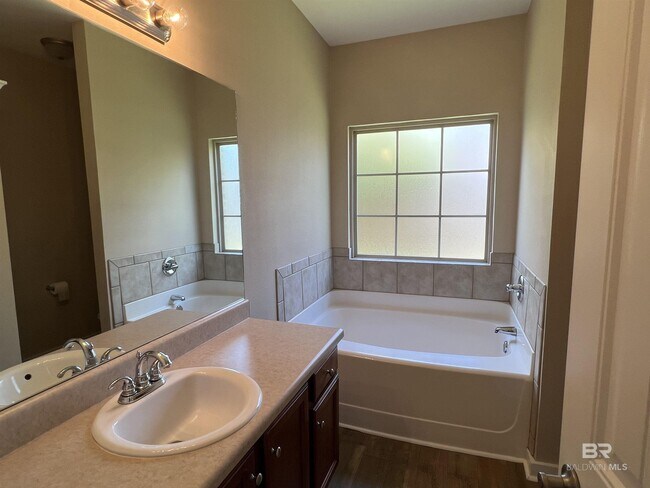 Building Photo - 1065 Crown Walk Dr