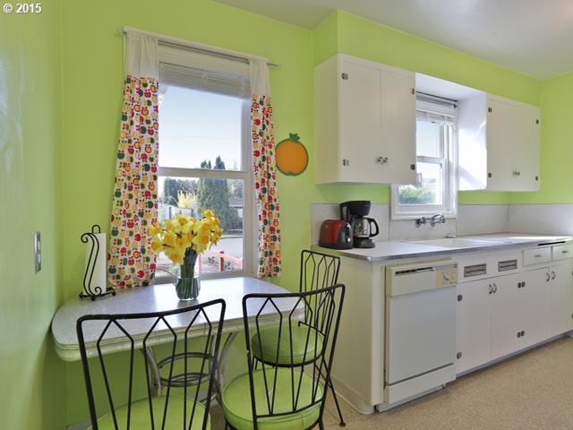 Building Photo - 8415 NE Milton St