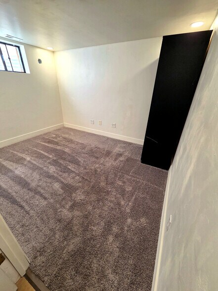 Building Photo - 709 E 600 N