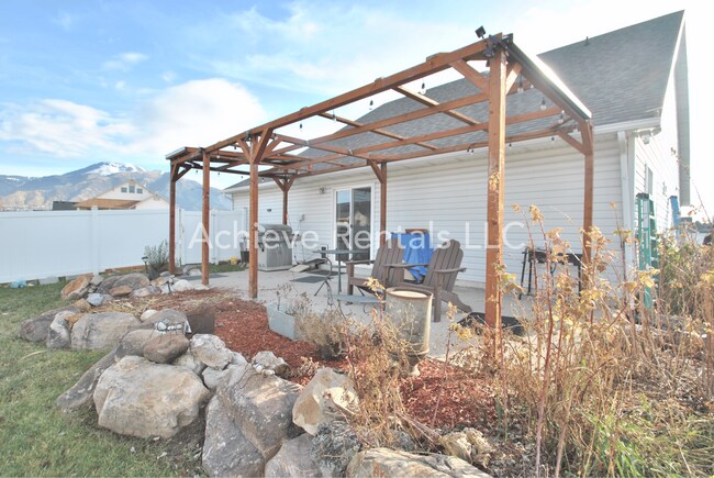 Building Photo - 2297 770 W