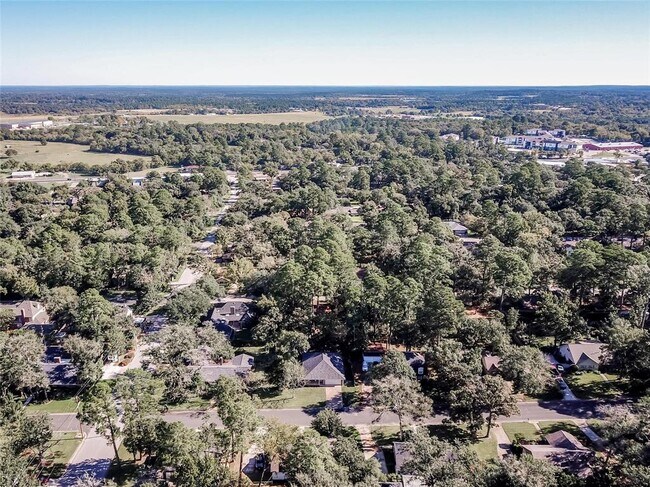 Building Photo - 203 Pine Valley