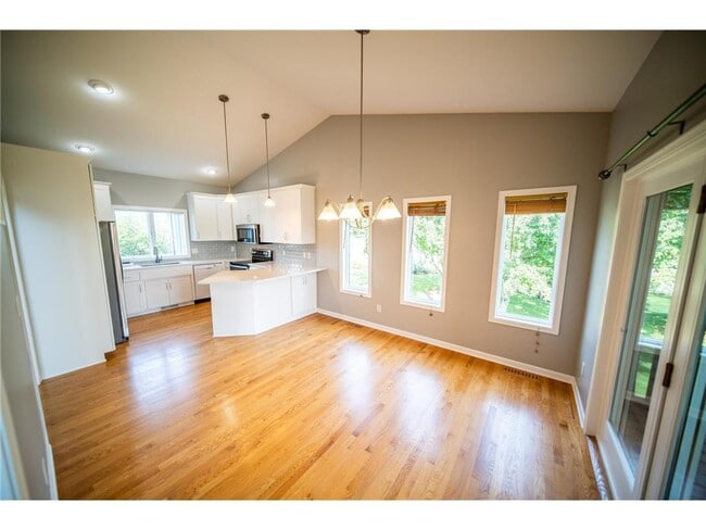 Building Photo - 5182 Southern Ridge Ln SW