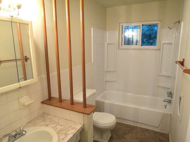 Building Photo - new rental in southern pines