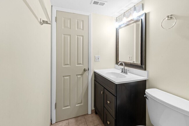 Building Photo - Oceanfront 2 Bedroom Condo with Stunning Views