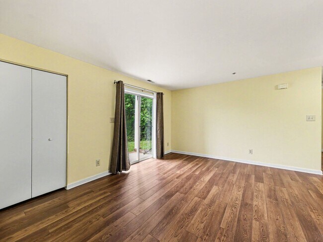 Building Photo - 33 Fern Oak Cir