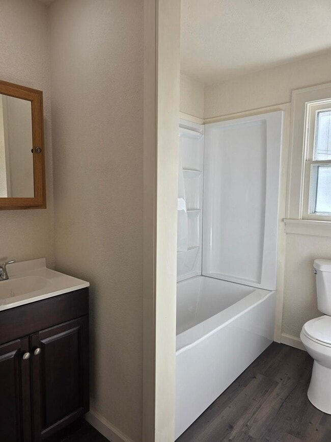 Building Photo - 2 bedroom home in West Bremerton