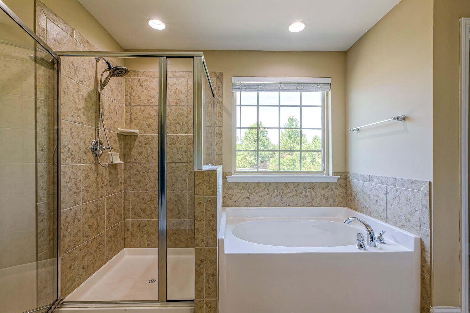 Building Photo - 1608 Cascade Falls Ln