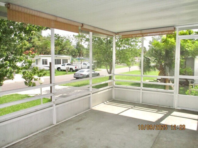 Building Photo - 1904 Woodcrest Dr
