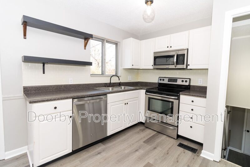 Building Photo - 2983 E Freedom Cir