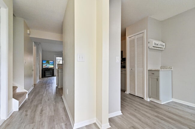 Building Photo - 10297 Hidden Springs Ct