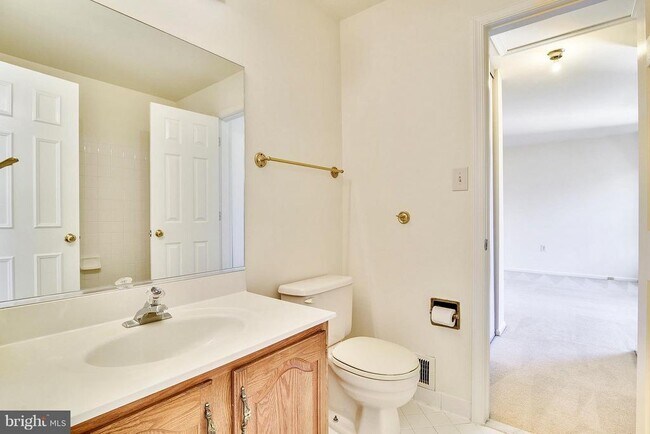 Building Photo - 3023 Oakton Meadows Ct