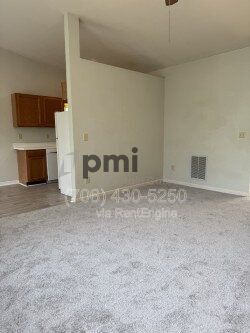 Building Photo - 111 Primrose Dr