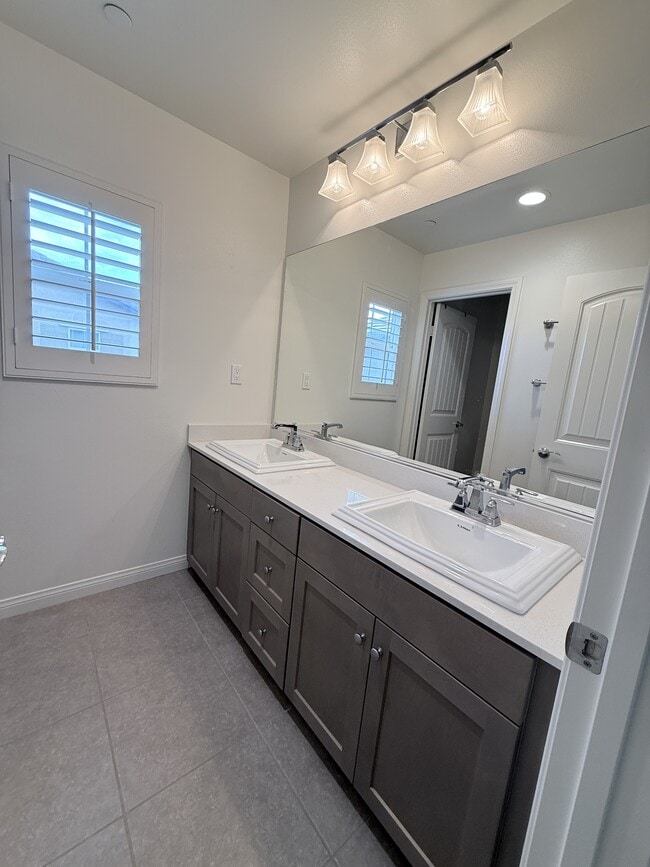 Building Photo - 672 Sage Brook Ct